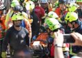 Rescatan a un hombre después de ocho días bajo los escombros