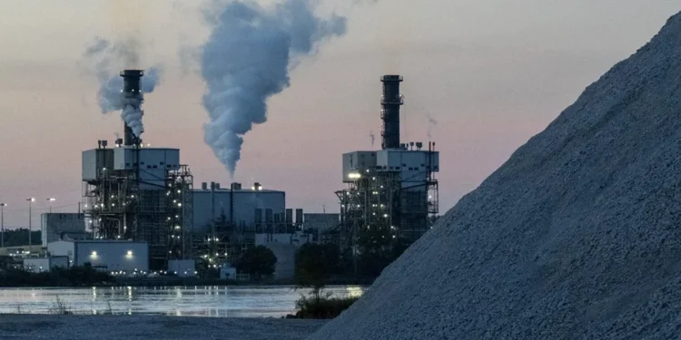 Canadá impone aranceles de hasta el 50 % a productos de EE.UU. como el acero o la electrónica