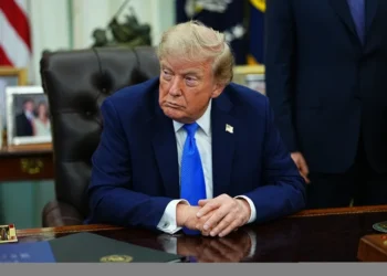 Donald Trump anuncia aranceles del 50 % a los vehículos y al acero canadienses a partir de enero de 2027