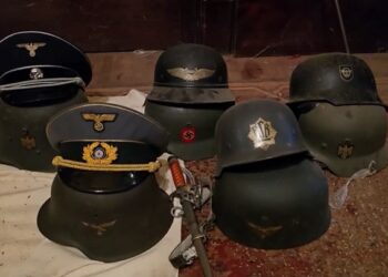 La Policía de la Ciudad secuestró un arsenal militar y elementos con simbología nazi en una vivienda de Flores