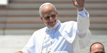 León XIV alentó a los migrantes a mantener la esperanza y trabajar por la paz