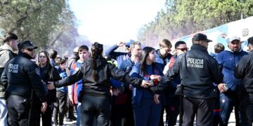 La Policía de la Ciudad capturó a dos prófugos por robos en los controles del partido Argentinos Juniors-Racing