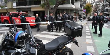 La Policía de la Ciudad detuvo a dos motochorros con antecedentes, uno con pedido de captura, tras persecución y choque en Flores