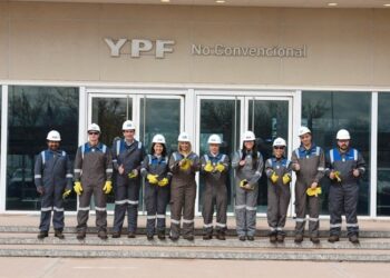 Senadores nacionales recorrieron el yacimiento Loma Campana y el Instituto Vaca Muerta en Neuquén