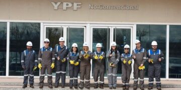 Senadores nacionales recorrieron el yacimiento Loma Campana y el Instituto Vaca Muerta en Neuquén