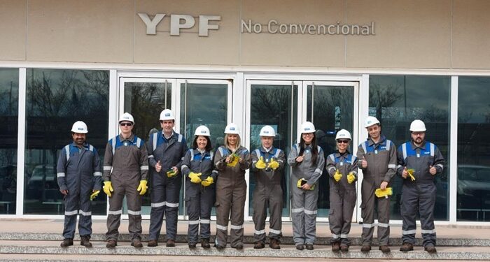 Senadores nacionales recorrieron el yacimiento Loma Campana y el Instituto Vaca Muerta en Neuquén