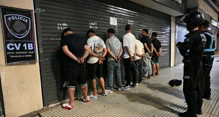 La Policía de la Ciudad detuvo a siete arrebatadores que robaban durante la protesta en Plaza de Mayo: todos vivían en Provincia y uno tenía pedido de captura