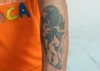 Por llevar tatuaje en un brazo, la Policía de la Ciudad reconoció y detuvo en la Villa 31 a un prófugo con 18 antecedentes