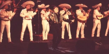 Un filme muestra imágenes inéditas del archivo de Juan Gabriel tras 10 años de su muerte