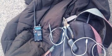 Tres ladrones con 12 antecedentes fueron detenidos por la Policía de la Ciudad cuando robaban dentro de un auto
