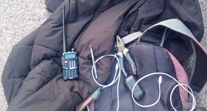 Tres ladrones con 12 antecedentes fueron detenidos por la Policía de la Ciudad cuando robaban dentro de un auto