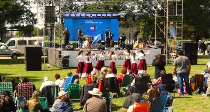 San Francisco de Bellocq festeja junto al pueblo