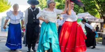 Croto festeja sus 112 años a puro torta frita y mùsica en vivo