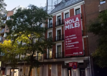 Pedro Sánchez y el PSOE respondieron a los agravios de Javier Milei
