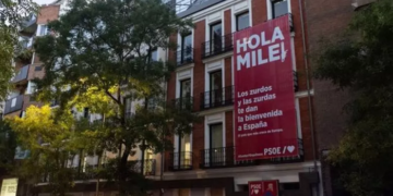 Pedro Sánchez y el PSOE respondieron a los agravios de Javier Milei