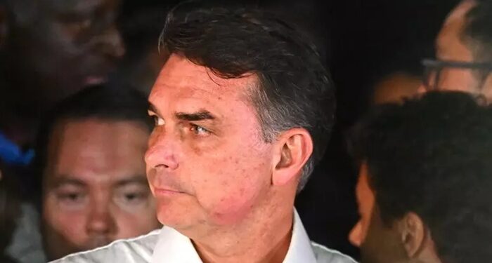 Flávio Bolsonaro huye a EEUU, Trump listo para darle asilo