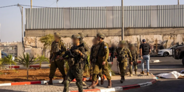 Israel desplaza a 1.600 palestinos de Hebrón y mantiene cerrada la ciudad