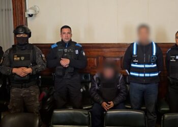 Expulsaron del país a un delincuente peruano con siete condenas judiciales que fue detenido hace dos meses