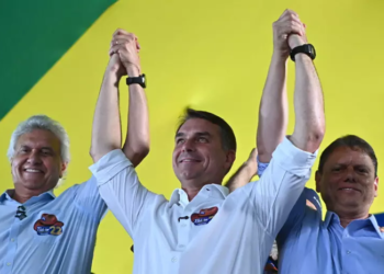 Flávio Bolsonaro: «Mi padre me colocará la banda presidencial»