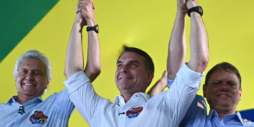 Flávio Bolsonaro: «Mi padre me colocará la banda presidencial»