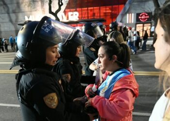 Dos prófugos capturados, diez detenidos y más de 290 actas en el operativo de la Policía de la Ciudad por la despedida de Messi
