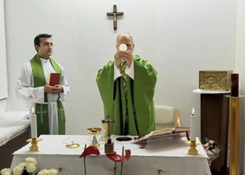El Papa Leòn XIV celebró misa y esta es la primera foto desde su internación