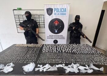 La Policía de la Ciudad detuvo en la villa 31 a dos narcos con 60 antecedentes y secuestró más de 1.400 dosis de cocaína, pasta base y marihuana